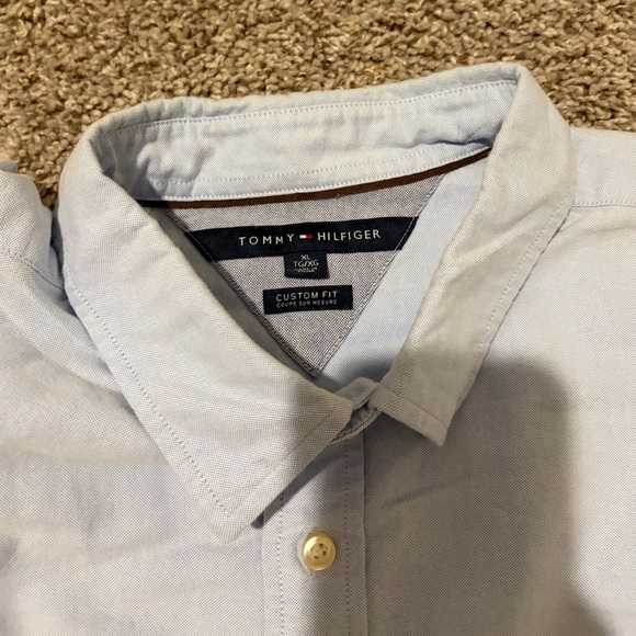 Tommy Hilfiger Light Blue Casual Button Down Shirt - Picture 2 of 3
